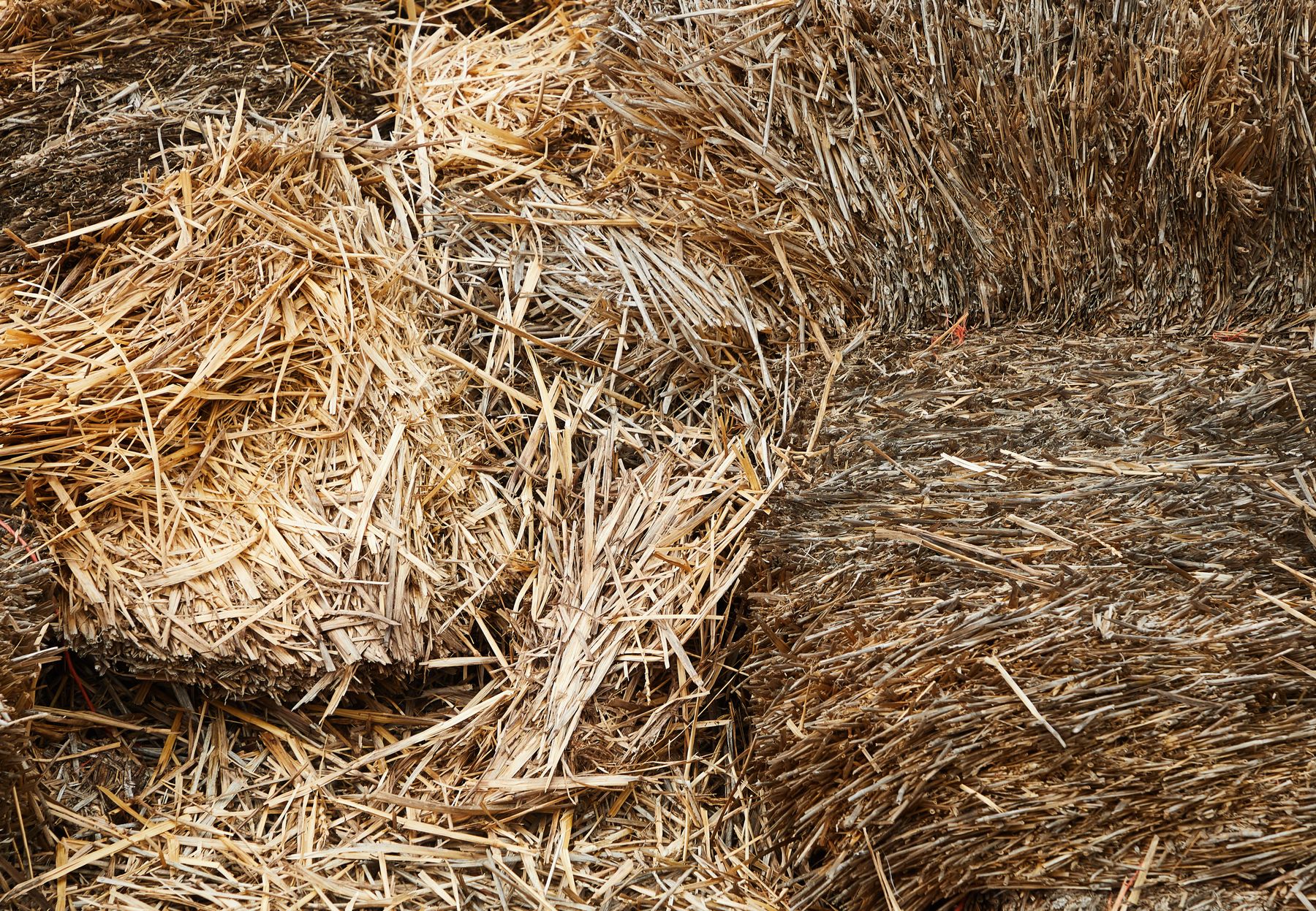 straw stacked barn